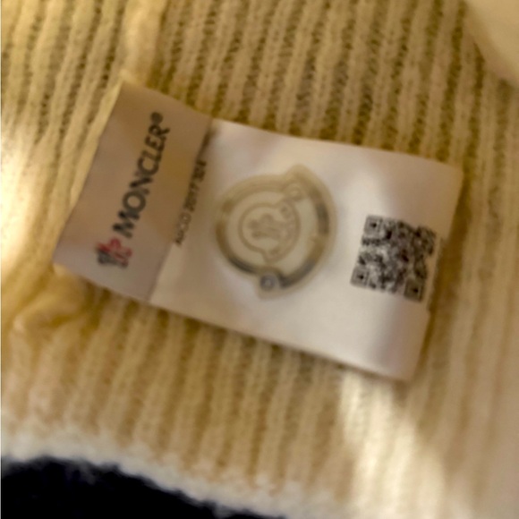 Moncler cream cashmere winter hat - Picture 2 of 3